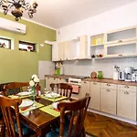Solis M - Cosy Old Town Home With Ac Near The Beach And Harbour Private Entrance בית נופש
