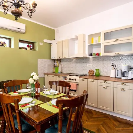 Solis M - Cosy Old Town Home With Ac Near The Beach And Harbour Private Entrance Casa vacanze