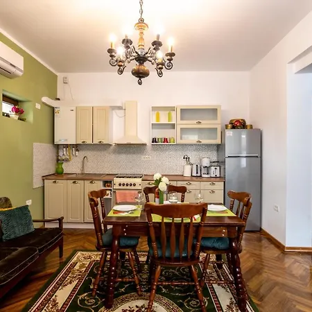 Nyaraló Solis M - Cosy Old Town Home With Ac Near The Beach And Harbour Private Entrance